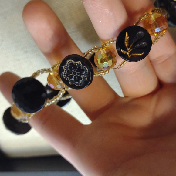 Vintage Button Bracelet - Picture 4 of 7